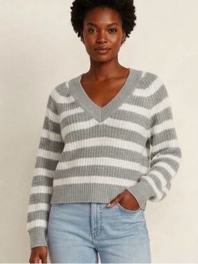 A New Day Gray & White Striped V-Neck Chunky Knit Sweater Size Medium